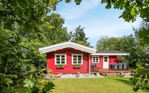 Rasmus - 29Km from the Sea: Wohngebiet, Dach, Vorort, Auffahrt, Estate, Kamin