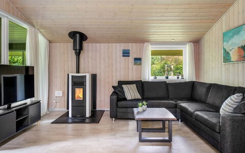 Jutta - 28Km from the Sea: Flooring, Holz, Interior Design, Fussboden, Holzboden, Möbel, Couch, Decke, Wohnzimmer, Hartholz