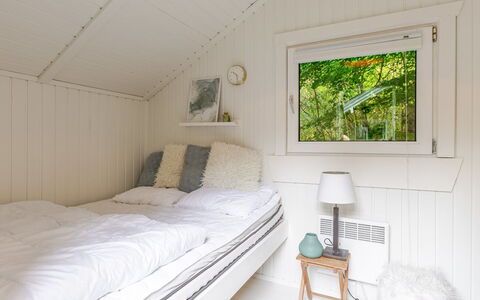 Swenki - 29Km from the Sea: Holz, Flooring, Fussboden, Interior Design, Schlafzimmer, Decke, Zuhause, Zimmer, Bett, Bedding