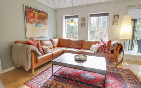 Josina - 32Km from the Sea: Couch, Flooring, Holz, Interior Design, Fussboden, Wohnzimmer, Holzboden, Möbel, Zuhause
