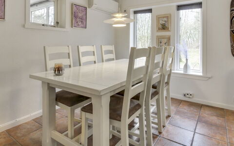 Josina - 32Km from the Sea: Möbel, Flooring, Interior Design, Fussboden, Holz, Esszimmer, Tabelle, Küche & Esszimmer Tisch, Decke, Holzboden