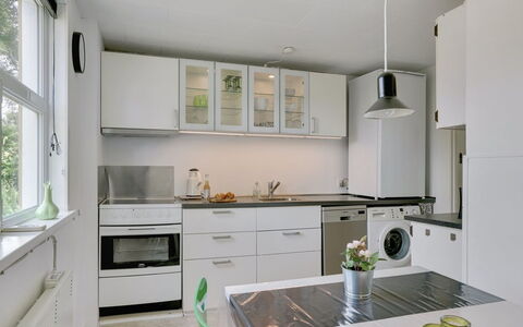 Øthi: Küche, Küchengerät, Countertop, Interior Design, Flooring, Major Appliance, Cabinetry, Decke, Möbel, Light Fixture