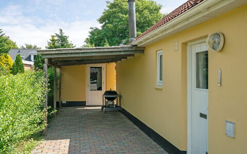 Øthi: Zuhause, Wohngebiet, Haus, Strauch, Tür, Hütte, Abstellgleis, Garten, Garten, Hinterhof
