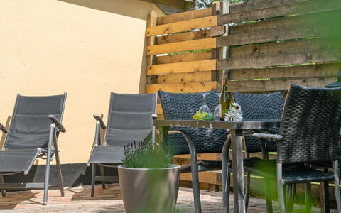 Øthi: Möbel, Gartenmöbel, Stuhl, Blumentopf, Garten, Tisch Im Freien, Zimmerpflanze, Hartholz, Terrasse, Holzbeize