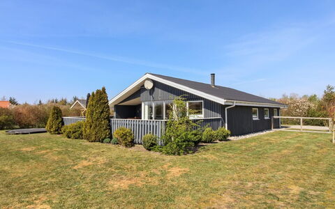 Benjamina - 530M to the Fjord: Haus, Zuhause, Dach, Wohngebiet, Hütte, Estate, Landscaping, Bauernhaus, Rasen, Abstellgleis
