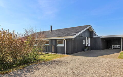 Benjamina - 530M to the Fjord: Möbel, Interior Design, Flooring, Holz, Fussboden, Decke, Holzboden, Stuhl, Tabelle, Beleuchtung