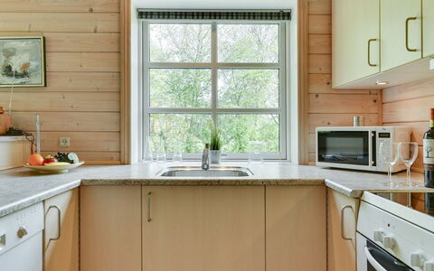 Fenja - 500M to the Fjord: Küche, Flooring, Countertop, Holz, Küchengerät, Interior Design, Armatur, Cabinetry, Fussboden, Möbel