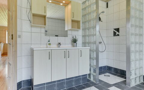 Fenja - 500M to the Fjord: Flooring, Wand, Armatur, Fussboden, Interior Design, Sinken, Fliese, Zapfhahn, Installation, Badezimmer