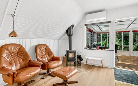 Dorthe - 300M to the Fjord: Möbel, Interior Design, Flooring, Holz, Fussboden, Decke, Holzboden, Stuhl, Tabelle, Beleuchtung