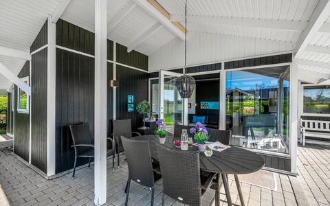 Sigbrith - 350M to the Fjord: Möbel, Interior Design, Flooring, Holz, Fussboden, Decke, Holzboden, Stuhl, Tabelle, Beleuchtung