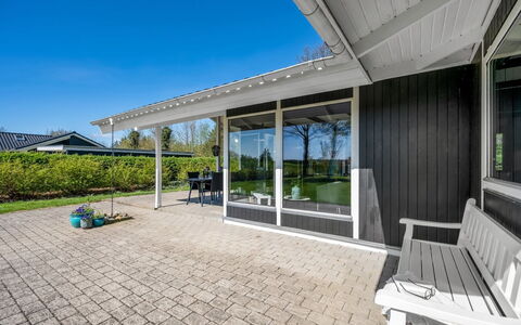 Sigbrith - 350M to the Fjord: Möbel, Interior Design, Flooring, Holz, Fussboden, Decke, Holzboden, Stuhl, Tabelle, Beleuchtung
