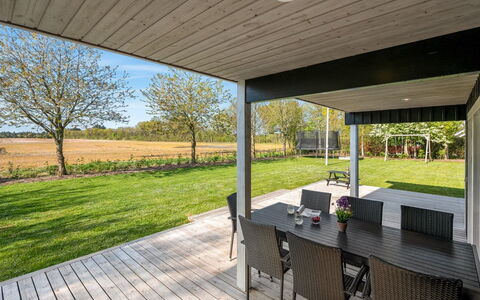 Adelia - 850M to the Fjord: Veranda, Grundstueck, Zuhause, Schatten, Garten, Deck, Terrasse, Decke, Hinterhof, Outdoor Struktur