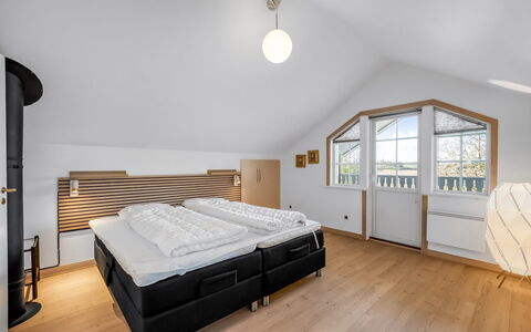 Adelia - 850M to the Fjord: Interior Design, Holz, Decke, Bett, Schlafzimmer, Möbel, Flooring, Fussboden, Zimmer, Bettrahmen