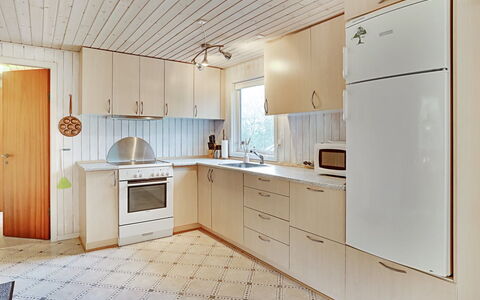 Leny - 450M to the Fjord: Flooring, Holz, Fussboden, Cabinetry, Küche, Interior Design, Küchengerät, Countertop, Major Appliance, Decke
