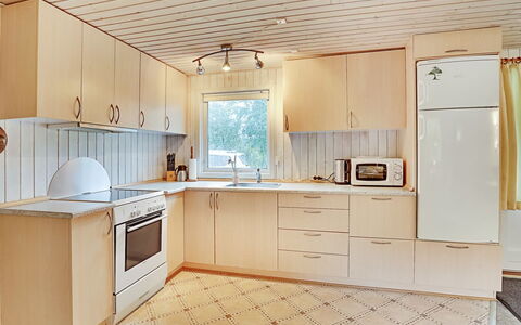 Leny - 450M to the Fjord: Flooring, Holz, Küche, Countertop, Interior Design, Fussboden, Cabinetry, Decke, Möbel, Küchengerät
