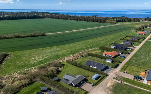 Holm - 700M to the Fjord: Hütte, Zuhause, Haus, Dach, Veranda, Estate, Abstellgleis, Gartenbauten, Bauernhaus, Garten