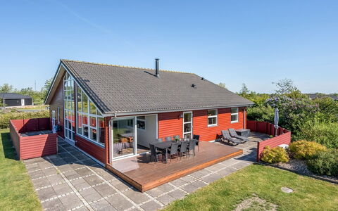 Hedevig - 800M to the Fjord: Möbel, Interior Design, Flooring, Holz, Fussboden, Decke, Holzboden, Stuhl, Tabelle, Beleuchtung