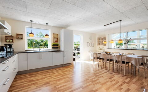 Hedevig - 800M to the Fjord: Möbel, Interior Design, Flooring, Holz, Fussboden, Decke, Holzboden, Stuhl, Tabelle, Beleuchtung