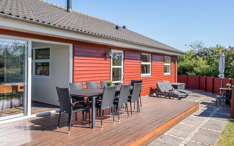 Hedevig - 800M to the Fjord: Möbel, Interior Design, Flooring, Holz, Fussboden, Decke, Holzboden, Stuhl, Tabelle, Beleuchtung