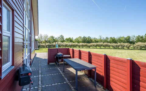 Hedevig - 800M to the Fjord: Möbel, Interior Design, Flooring, Holz, Fussboden, Decke, Holzboden, Stuhl, Tabelle, Beleuchtung