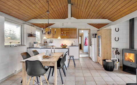 Raika - 450M to the Fjord: Möbel, Interior Design, Flooring, Küche, Holz, Decke, Fussboden, Light Fixture, Stuhl, Zimmer