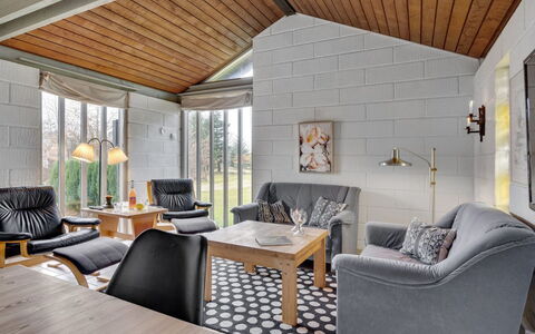 Raika - 450M to the Fjord: Möbel, Interior Design, Flooring, Holz, Decke, Fussboden, Stuhl, Couch, Zimmer, Wohnzimmer