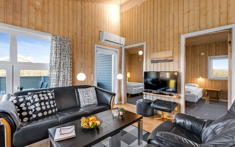 Ellis - 700M to the Fjord: Zuhause, Decke, Einfrieren, Resort, Hartholz, Hotel, Winter, Wohnzimmer, Light Fixture, Schnee