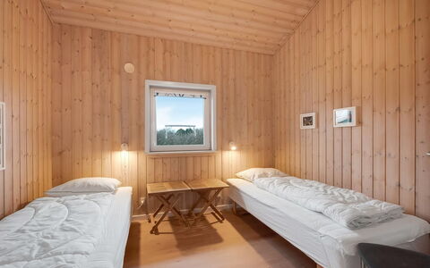 Ellis - 700M to the Fjord: Holz, Decke, Schlafzimmer, Fussboden, Hartholz, Planke, Holzbeize, Bett, Bedding, Holzboden