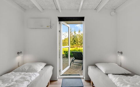 Heide - 750M to the Fjord: Schlafzimmer, Design, Daylighting, Bedding, Bett, Aluminium, Treppe
