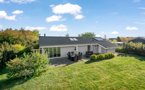 Heide - 750M to the Fjord: Haus, Zuhause, Wohngebiet, Dach, Hütte, Estate, Rasen, Bauernhaus, Landscaping, Garten