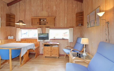 Annik - 980M to the Fjord: Möbel, Interior Design, Flooring, Holz, Fussboden, Decke, Holzboden, Stuhl, Tabelle, Beleuchtung