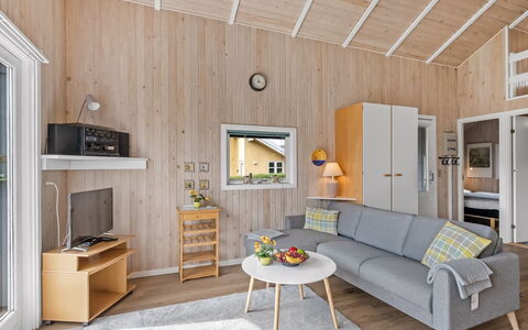 Remo - 990M to the Fjord: Holz, Interior Design, Flooring, Möbel, Fussboden, Zimmer, Decke, Wohnzimmer, Zuhause, Couch