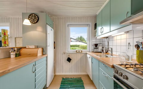 Theodor - 180M to the Fjord: Möbel, Interior Design, Flooring, Holz, Fussboden, Decke, Holzboden, Stuhl, Tabelle, Beleuchtung