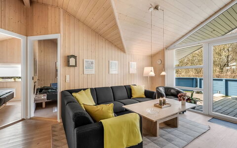 Tobbi - 1.1Km to the Fjord: Holz, Zuhause, Hütte, Decke, Hartholz, Holzboden, Planke, Blockhaus, Holzbeize, Wohnzimmer