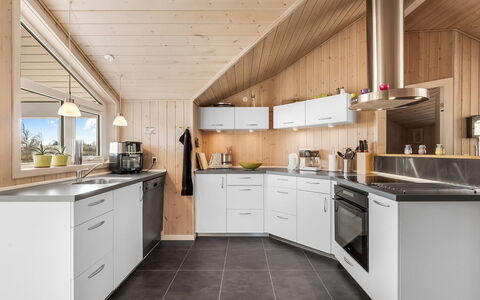 Tobbi - 1.1Km to the Fjord: Küche, Countertop, Holz, Major Appliance, Küchengerät, Interior Design, Decke, Sinken, Flooring, Möbel
