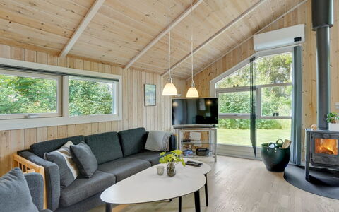 Jarik - 1.2Km to the Fjord: Möbel, Interior Design, Flooring, Holz, Fussboden, Decke, Holzboden, Stuhl, Tabelle, Beleuchtung