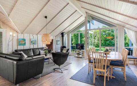 Isving - 1.1Km to the Fjord: Möbel, Interior Design, Flooring, Holz, Fussboden, Decke, Holzboden, Stuhl, Tabelle, Beleuchtung