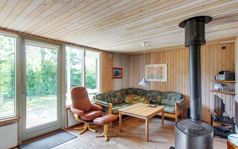 Jaane - 650M to the Fjord: Möbel, Interior Design, Holz, Flooring, Decke, Fussboden, Zimmer, Stuhl, Tabelle, Hartholz