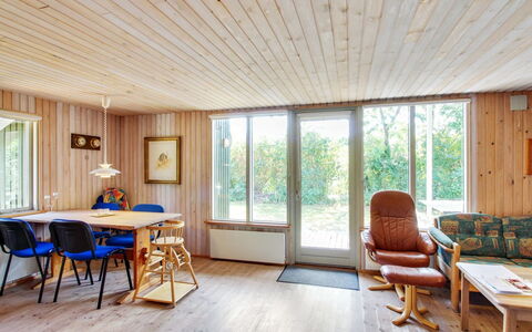 Jaane - 650M to the Fjord: Interior Design, Holz, Decke, Flooring, Möbel, Fussboden, Zimmer, Zuhause, Stuhl, Holzboden