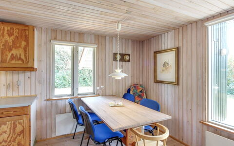 Jaane - 650M to the Fjord: Holz, Decke, Interior Design, Zuhause, Zimmer, Tür, Planke, Holzbeize, Hartholz, Light Fixture