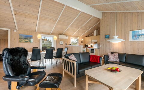 Tinka - 1.2Km to the Fjord: Möbel, Interior Design, Flooring, Holz, Fussboden, Decke, Holzboden, Stuhl, Tabelle, Beleuchtung