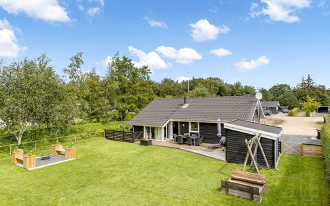 Gretje - 650M to the Fjord: Haus, Dach, Zuhause, Hütte, Estate, Rasen, Bauernhaus, Garten, Schatten, Gartenbauten