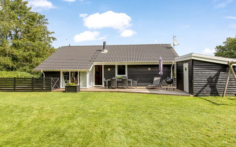 Gretje - 650M to the Fjord: Haus, Dach, Zuhause, Hütte, Schatten, Rasen, Garten, Estate, Landscaping, Bauernhaus
