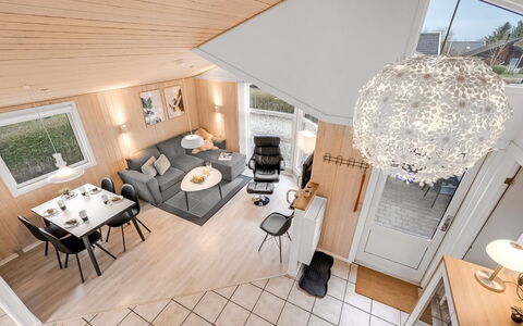 Marten - 1.2Km to the Fjord: Möbel, Interior Design, Flooring, Holz, Fussboden, Decke, Holzboden, Stuhl, Tabelle, Beleuchtung