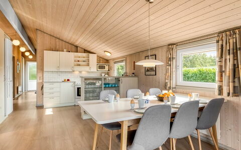 Robertha - 800M to the Fjord: Holz, Interior Design, Decke, Flooring, Küche & Esszimmer Tisch, Zuhause, Fussboden, Holzboden, Hartholz, Esszimmer