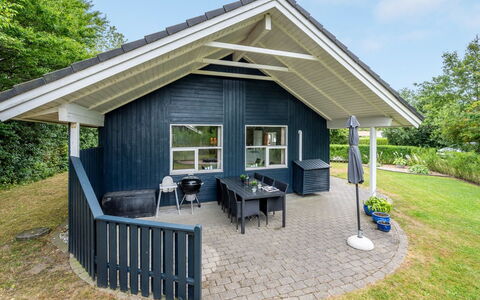 Herlugh - 1Km to the Fjord: Hütte, Dach, Zuhause, Abstellgleis, Estate, Schatten, Gartenbauten, Garten, Veranda, Hartholz