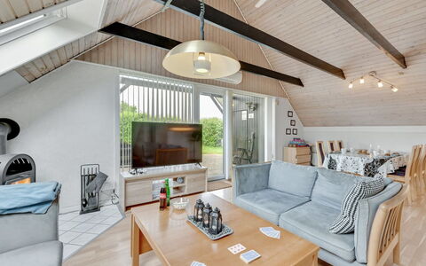 Earline - 900M to the Fjord: Interior Design, Holz, Decke, Möbel, Flooring, Couch, Zuhause, Wohnzimmer, Beleuchtung, Zimmer