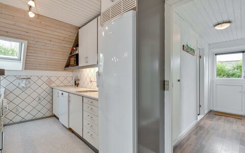 Earline - 900M to the Fjord: Holz, Flooring, Decke, Fussboden, Interior Design, Zuhause, Major Appliance, Holzboden, Zimmer, Küche