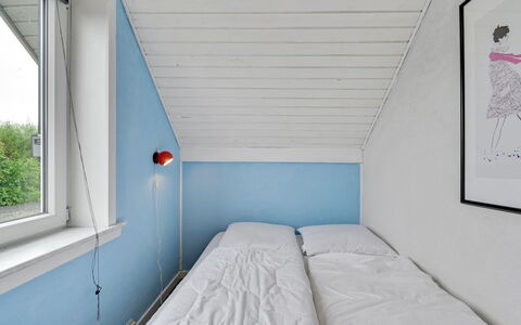 Earline - 900M to the Fjord: Wand, Schlafzimmer, Decke, Interior Design, Bett, Fussboden, Bettdecke, Bedding, Flooring, Linens