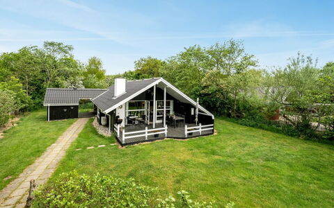 Wenche - 600M to the Fjord: Dach, Haus, Zuhause, Hütte, Tür, Abstellgleis, Deck, Veranda, Planke, Hartholz
